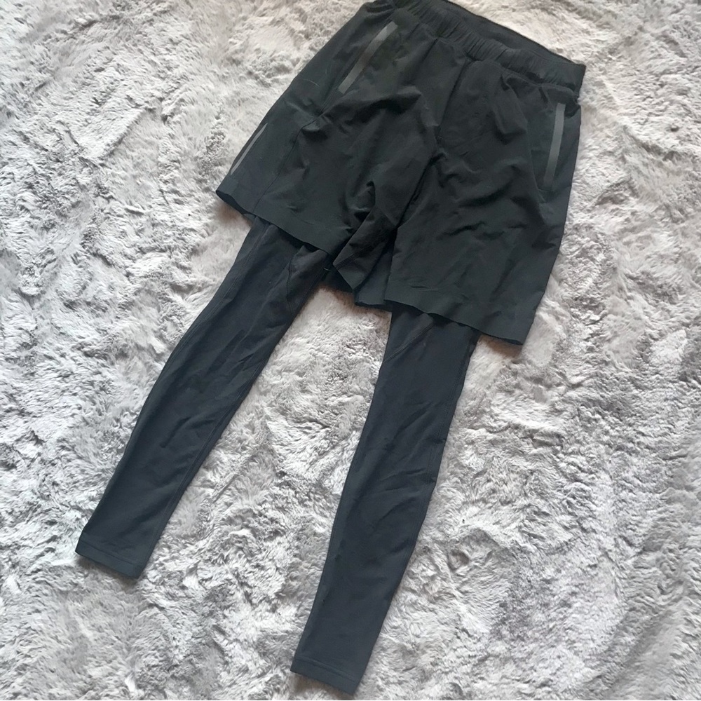 Unique Lululemon cycling tights under Bermuda shorts with reflective edging 6